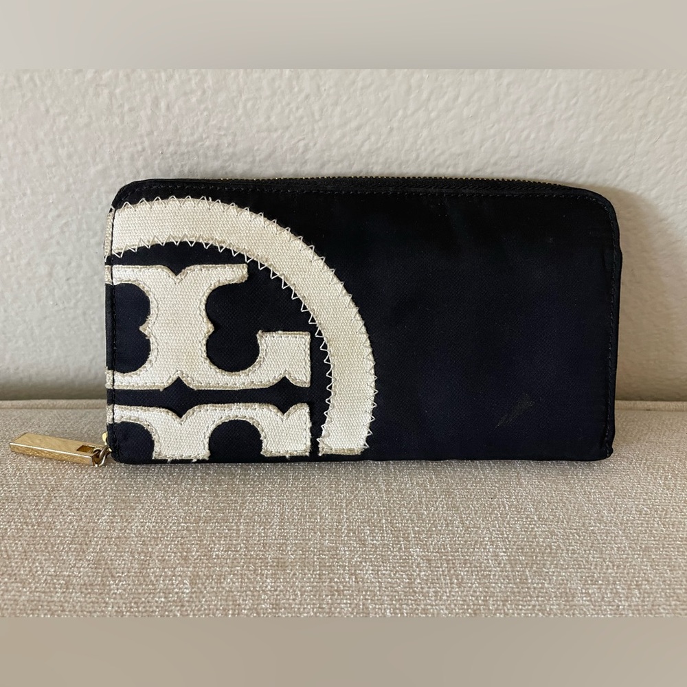 🔥🔥CLEARANCE SALE!!Tory Burch wallet
